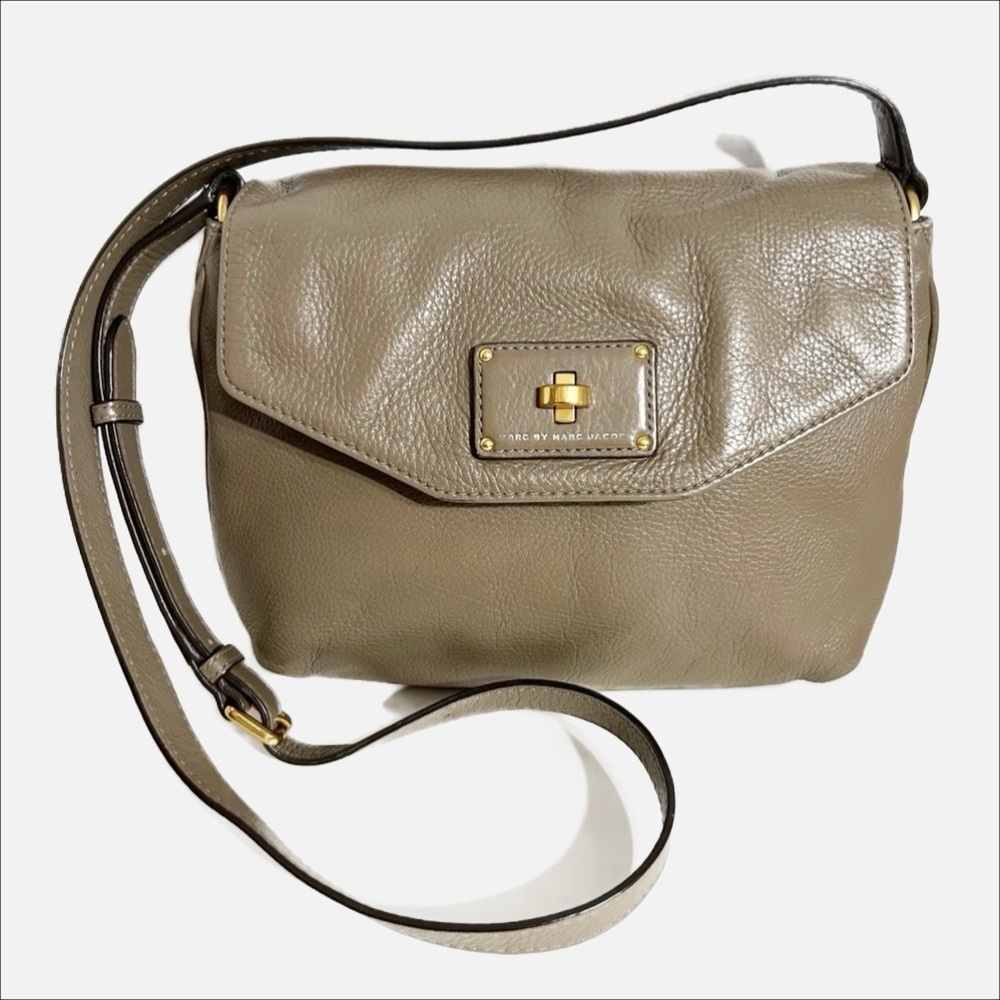 Marc by Marc Jacobs Leather Crossbody Bag Fully Line Magnetic Snap Closure Taupe